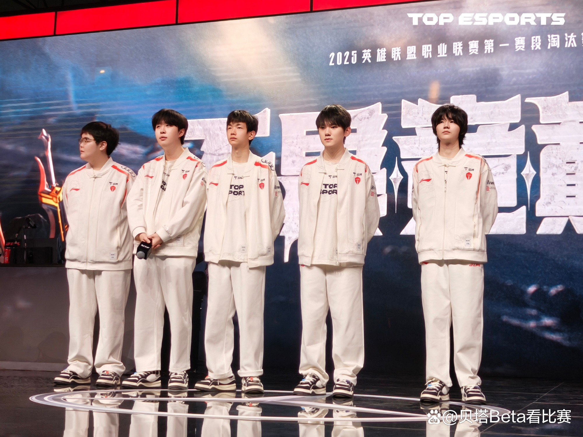 LGD碾压T1，Zeus团战一打五激烈交锋四强赛，强势挺进下一轮