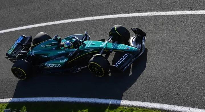 包含阿斯顿马丁碾压迈凯伦，皮亚斯特里惊艳四座的词条