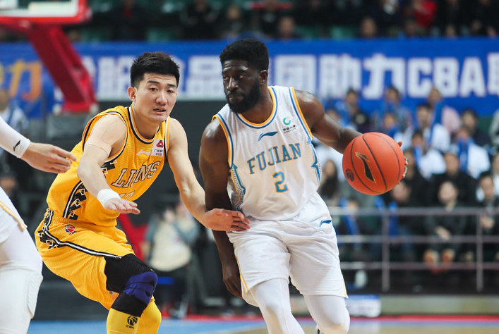 北京队翻盘步行者，王哲林带队取胜