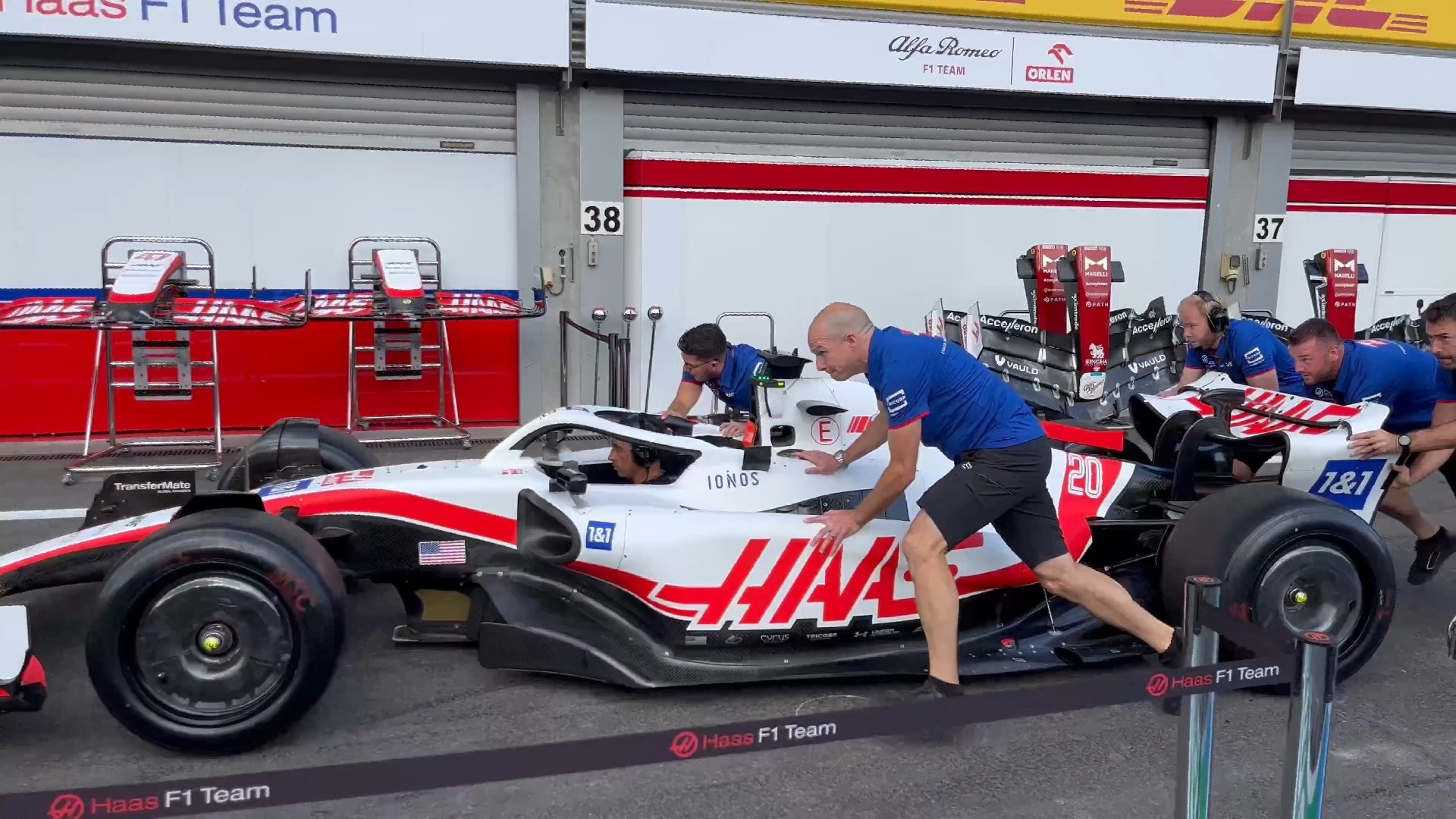 哈斯车队险胜雷诺车队,皮亚斯特里刷新纪录 哈斯车队险胜雷诺车队,皮亚斯特里刷新纪录