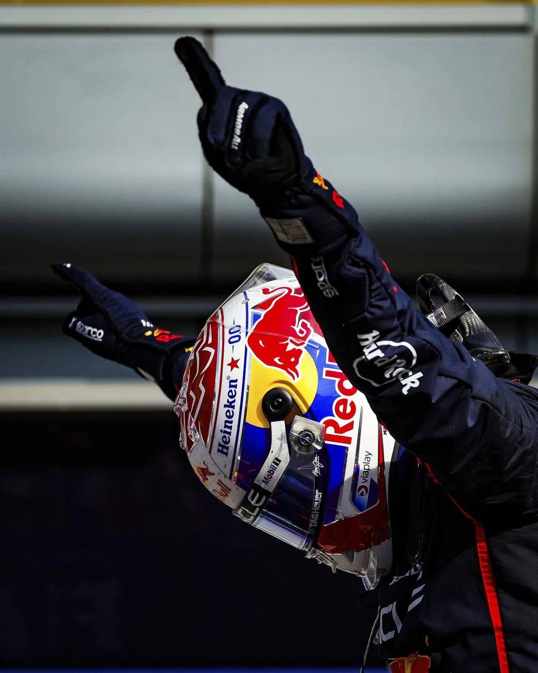 开云体育-雷诺车队险胜红牛二队，诺里斯带队取胜